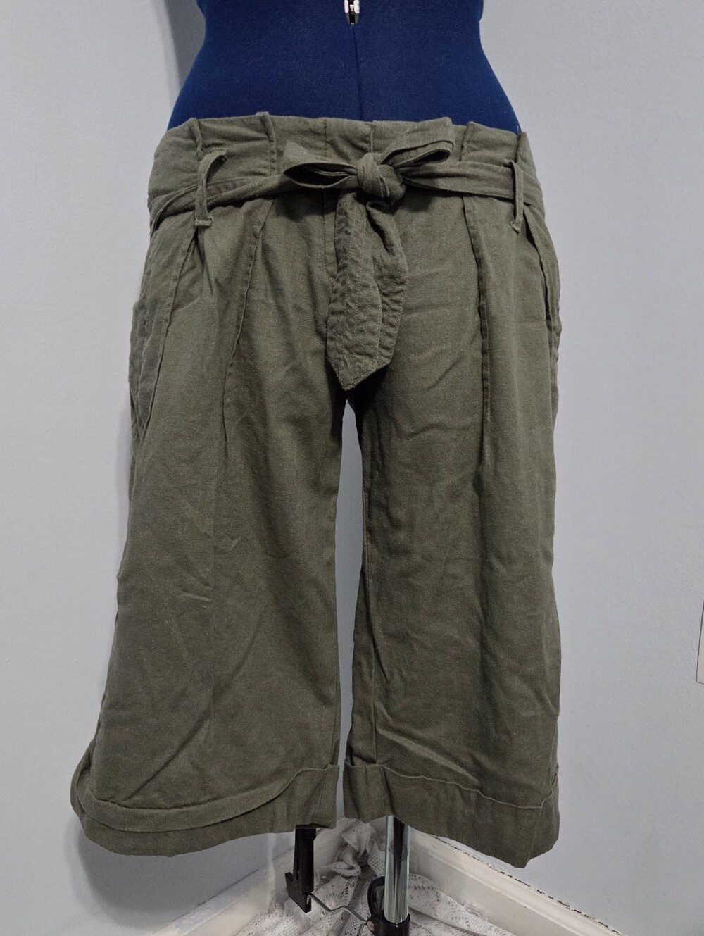 Y2K Khaki Green Long Linen Blend Shorts  Size 7